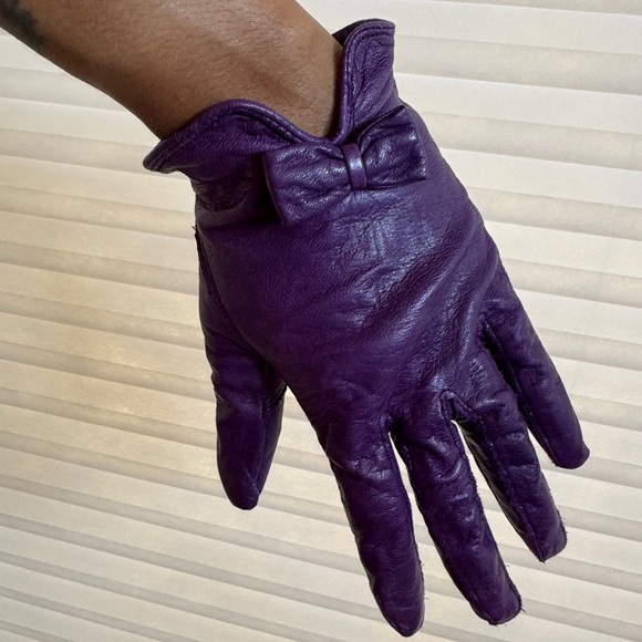 Vintage Purple Leather Gloves with Wrist Bow - Picture 6 of 11